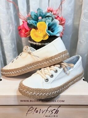 Brand New Blowfish Malibu Buenos Oxford / Lace-Up,  Cream / White 7.5